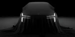 Bild zum Inhalt: Polestar 7: Erstes Bild des elektrischen Kompakt-SUVs