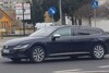 VW Arteon Kombi: Ungetarnter Erlkönig zeigt sein langes Dach
