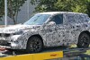 BMW X1 (2021): Erlkönig zeigt sich auf einem Anhänger