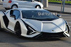 Lamborghini Sian FKP 37 in freier Wildbahn sieht aus wie ein UFO