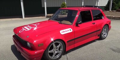 Das ist wirklich ein 1986er Yugo mit zwei Cadillac-V8s und er steht zum Verkauf