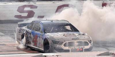 NASCAR Darlington: Harvick staubt Sieg beim Playoff-Auftakt ab