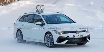VW Golf R Variant (2021) nahezu ungetarnt erwischt