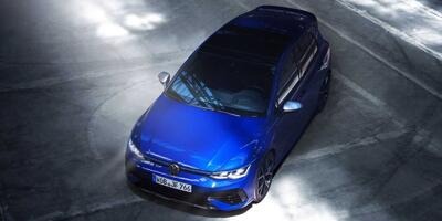 Golf R Plus? VW Golf 8 R mit mehr Leistung im Bordbuch entdeckt