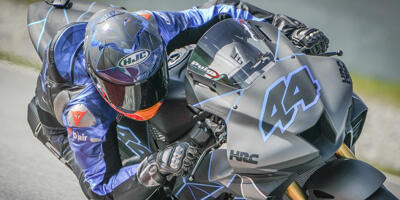 MotoGP-Stars fahren mit Superbikes in Barcelona und testen das neue Layout
