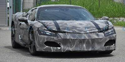 Ferrari V6 Hybrid mit stark getarnter Serienkarosserie erwischt