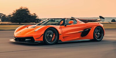 Koenigsegg Jesko feiert Produktionsstart mit orangem Kracher