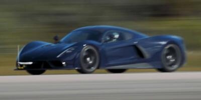 Hennessey Venom F5 fährt über 400 km/h, spuckt Flammen