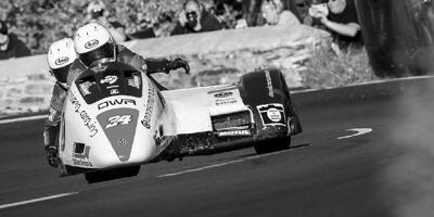 Isle of Man TT: Vater/Sohn-Gespann verunglückt im Seitenwagen-Rennen