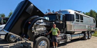 Dieser Camper ist ein Kenworth mit Airstream-Aufbau und 1.000 PS