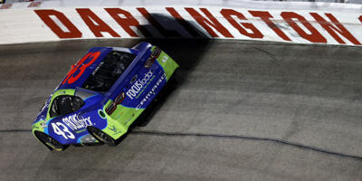 NASCAR Darlington: Erik Jones nicht in den Playoffs, aber staubt ab!